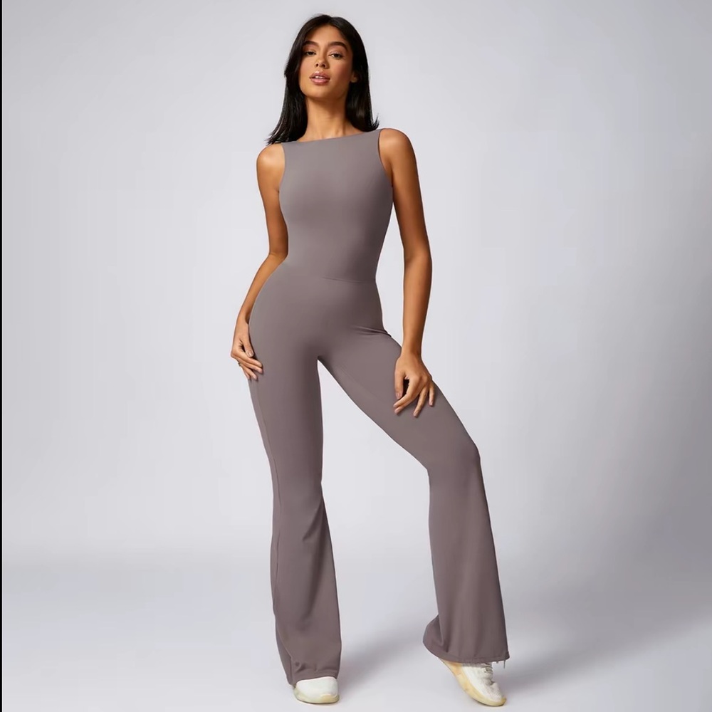 Elegant Gray Sleeveless Jumpsuit